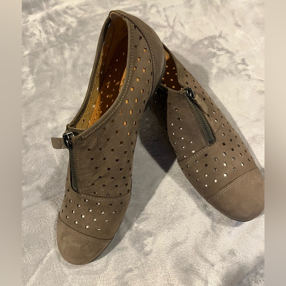 Brand new Gabor flats